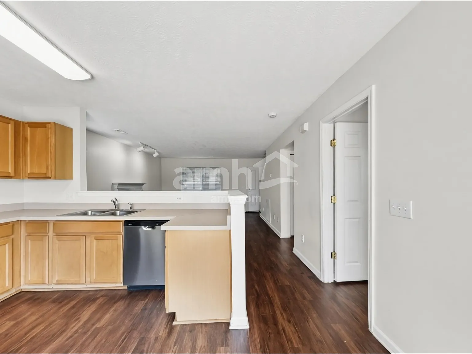 3 bed, 2.5 bath, 1490 sqft, $2,225 — Photo 4