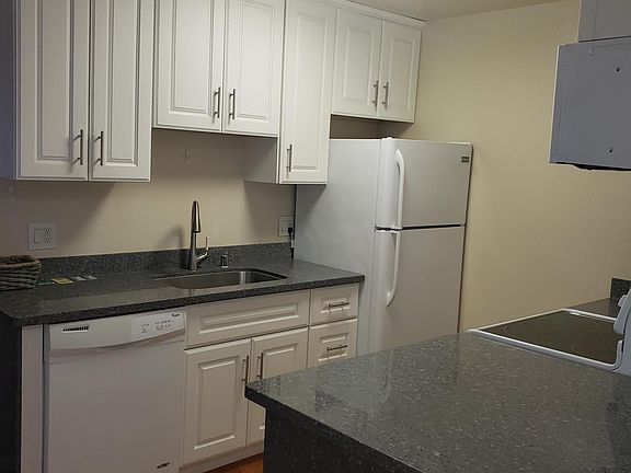2nd image of 403 Piccadilly Pl APT 10