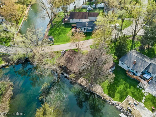 375 Lamothe Dr, Waterford, MI 48327