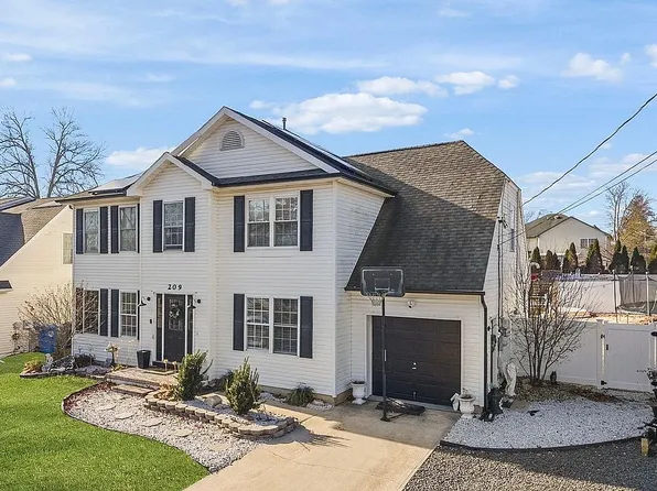 209 Gilford Ave, Island Heights, NJ 08732