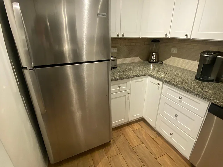 Fridge with ice maker