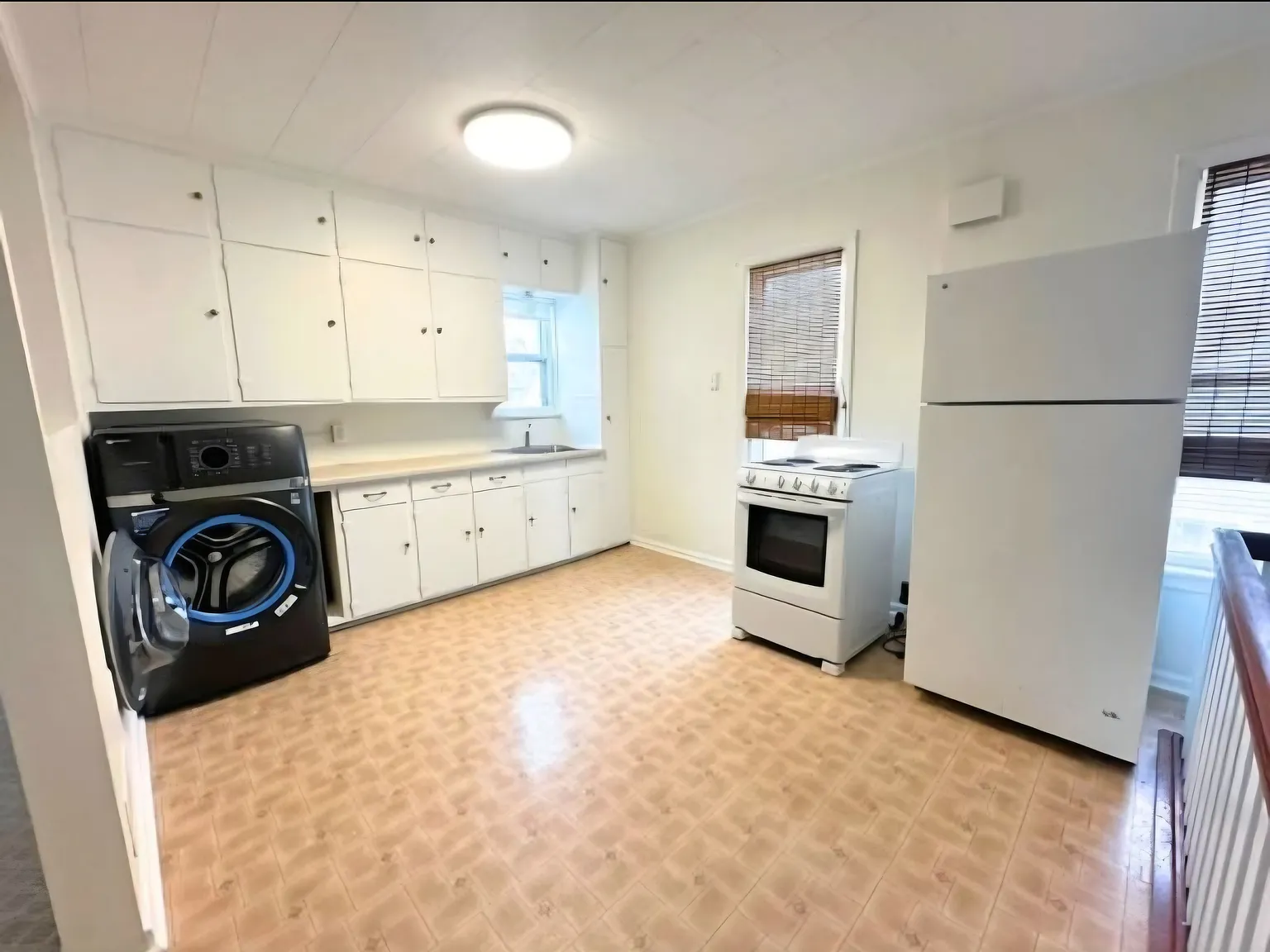 3 bed, 1000 sqft, $900 — Photo 2