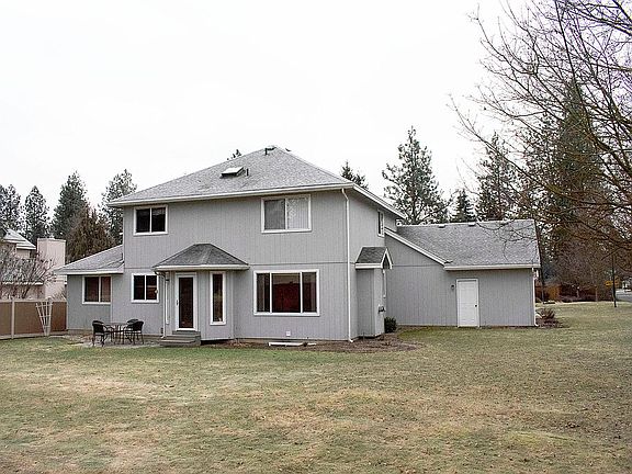 3rd image of 317 E Pine Glen Ct