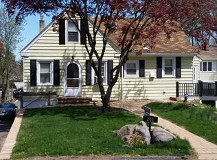 201 Midwood Rd, Paramus, NJ 07652