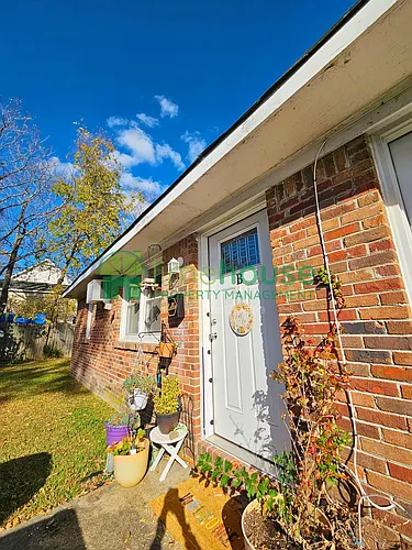 840 W 43rd St #B Photo 1