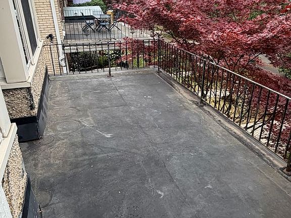 5th image of 542 Richmond Ave