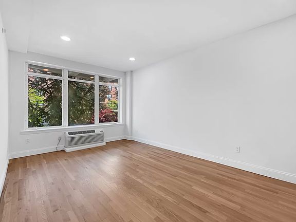 5th image of 30-94 Crescent St #2B