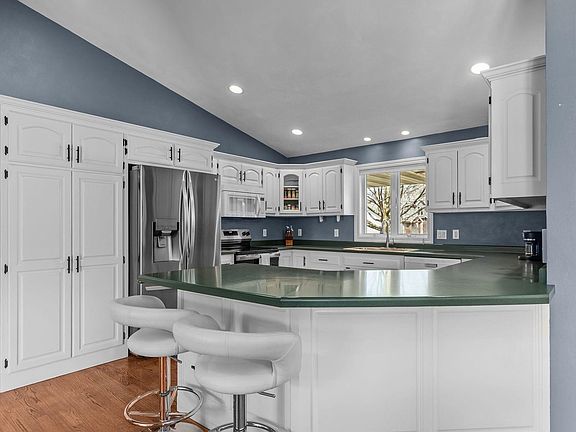 4th image of N274 Mueller Ct