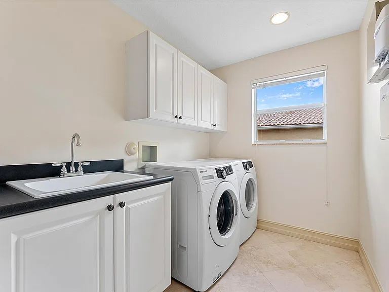 8882 Hidden Acres Dr — Photo 36
