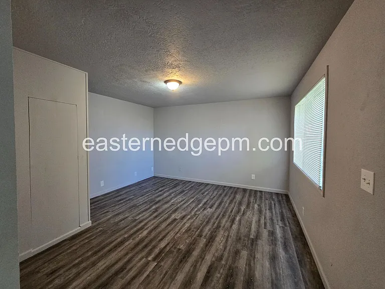 98 NW 10th St — Photo 36
