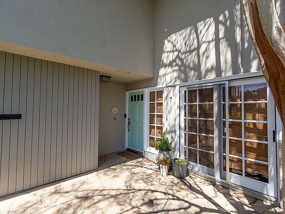 3rd image of 360 Lourdes Ln