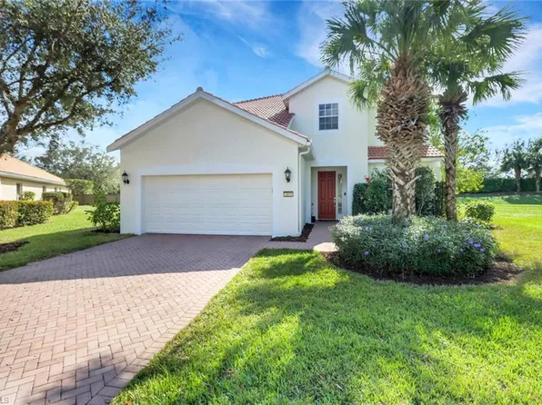 2105 Fairmont LN, NAPLES, FL 34120