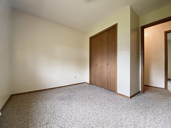 2nd image of 835 E 6th St APT 6