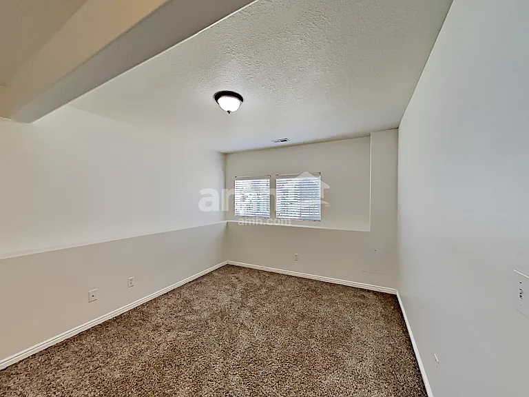 88 E 2325 S — Photo 16