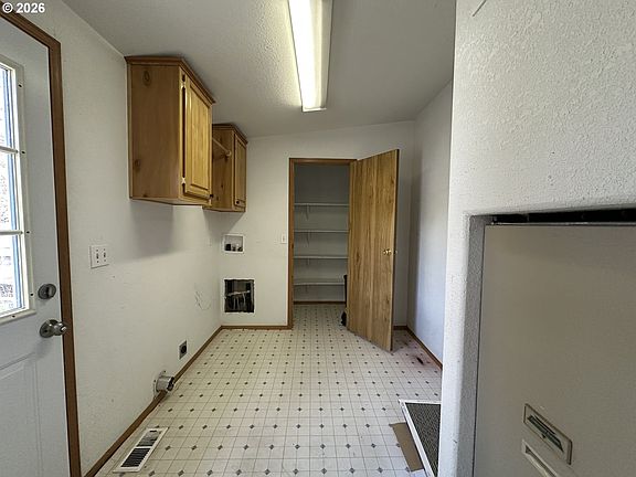 4th image of 404 2nd St