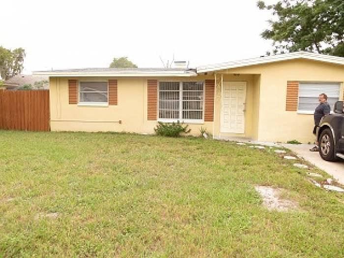 1st image of 611 Palm Pl