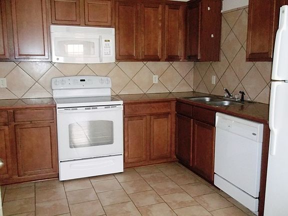 3rd image of 905 Yi Dr #B