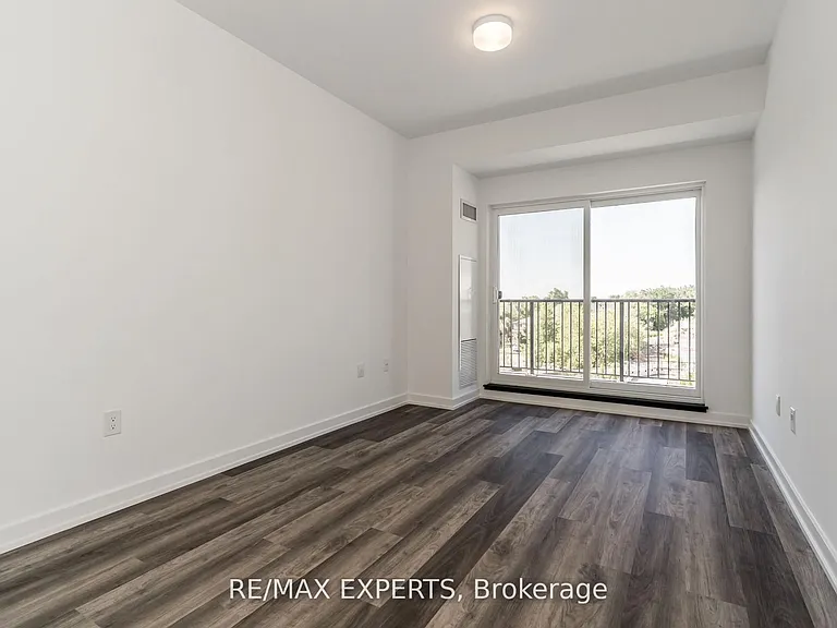 430 Essa Rd #424 — Photo 14