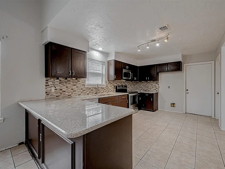 10322 Clarktower Ln — Photo 8
