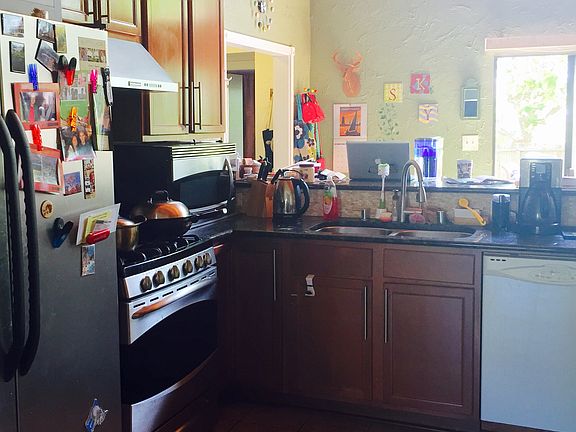 Kitchen and breakfast bar