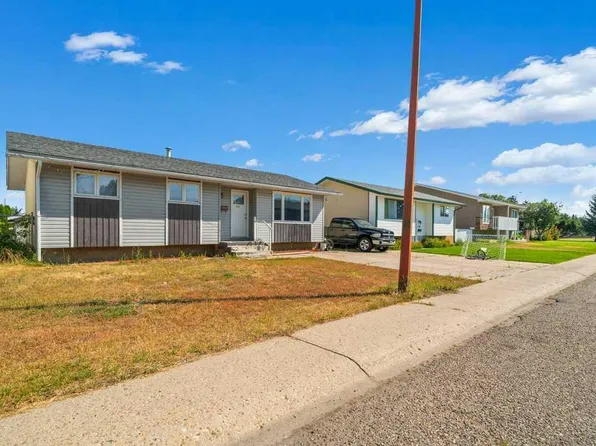 480 Hilton Cres NE, Medicine Hat, AB T1C 1E5