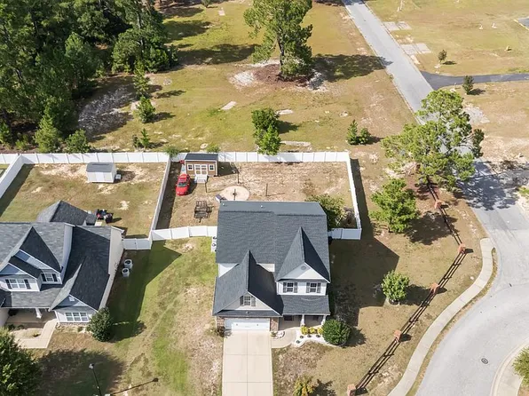 88 Coopers Creek Ave, Spring Lake, NC 28390