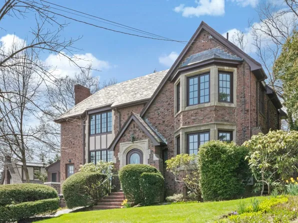 16 Mount Alvernia Rd, Newton, MA 02467