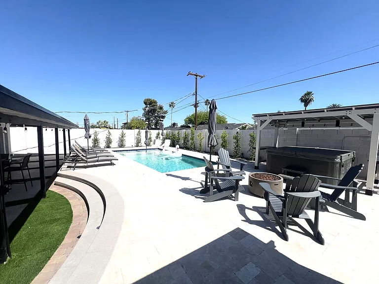 8201 E Mitchell Dr — Photo 6