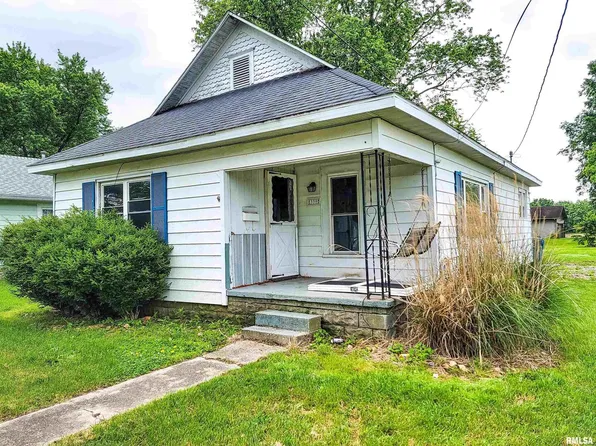 339 W Washington St, Flora, IL 62839
