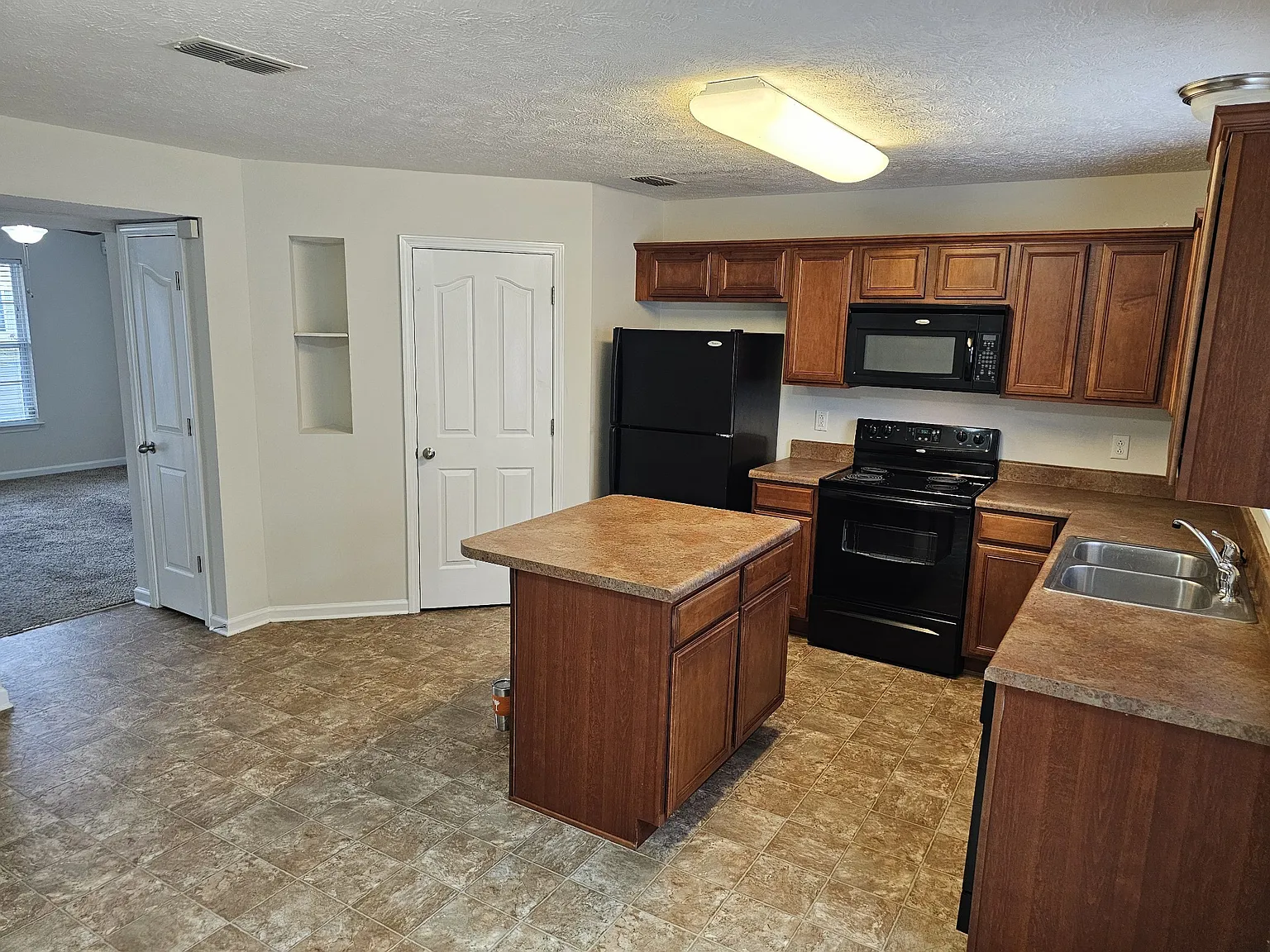 2 bed, 2.5 bath, 1120 sqft, $1,800 — Photo 4