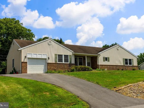 13929 Green Mountain Dr, Maugansville, MD 21767