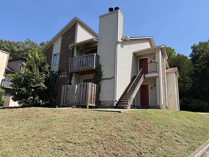 2 bed, 1.5 bath, 920 sqft, $825 — Photo 1