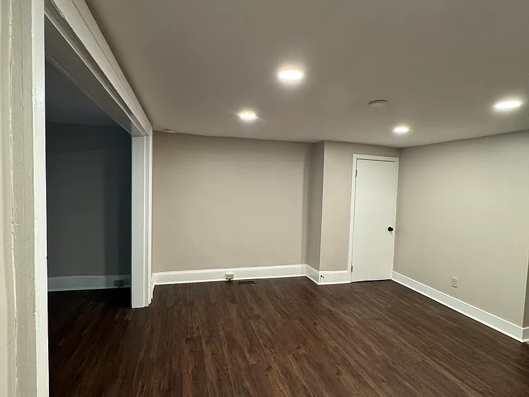 9 Washington Pl #BASEMENT — Photo 9