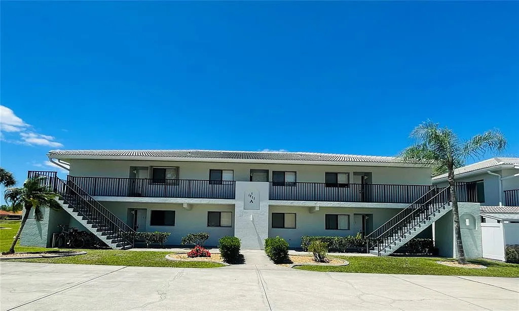2 bed, 1017 sqft, $2,900 — Photo 1