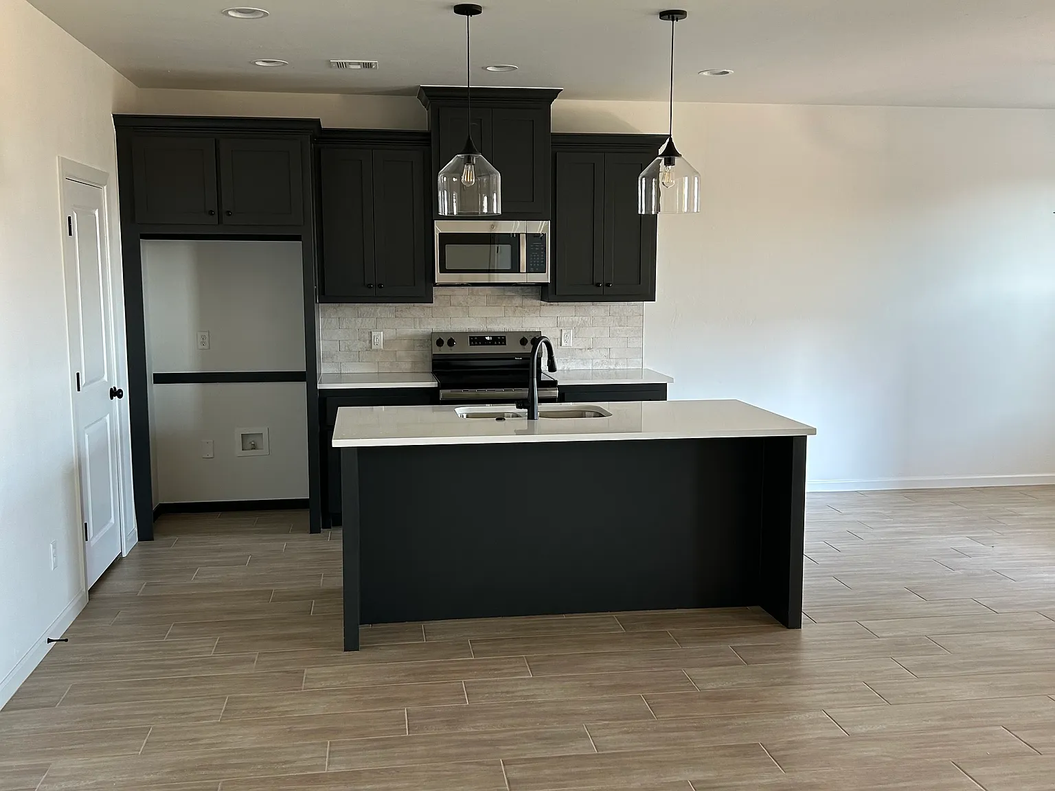 2 bed, 1412 sqft, $1,500 — Photo 3