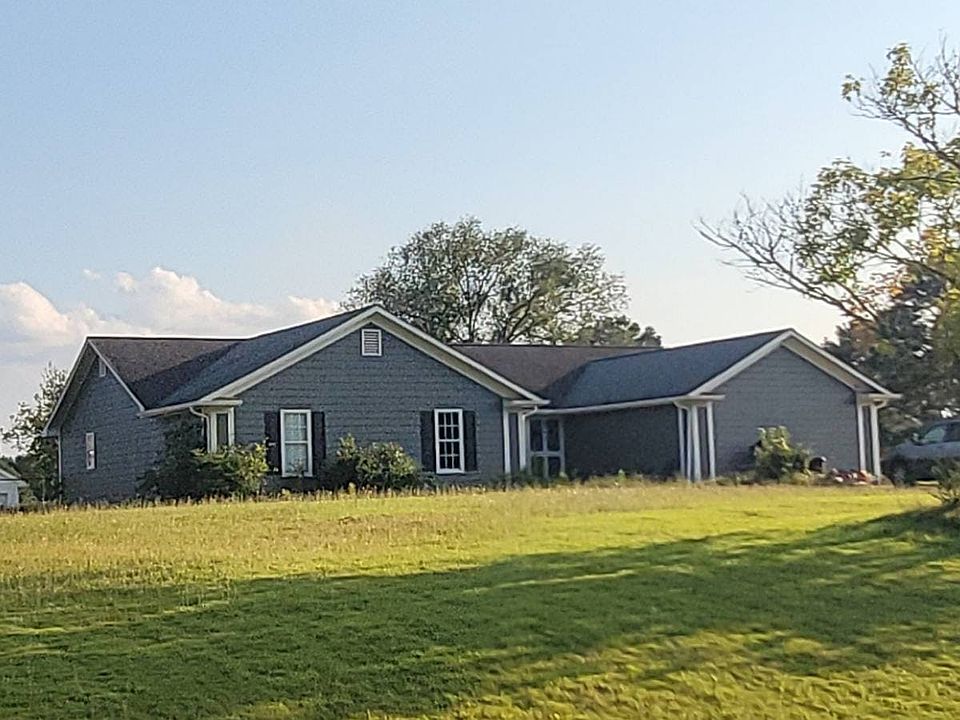 2nd image of 225 Brooks Dr