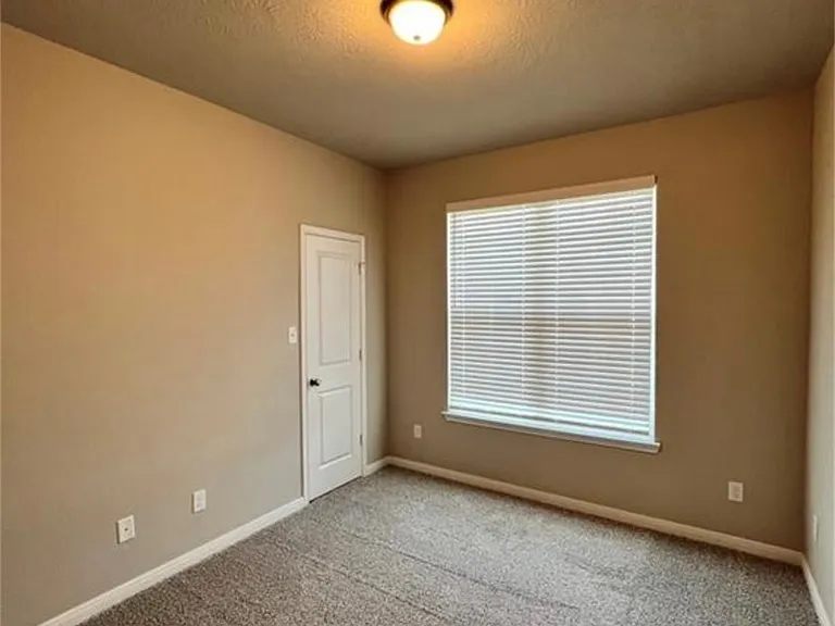 307 Camp Bowie Ln — Photo 3