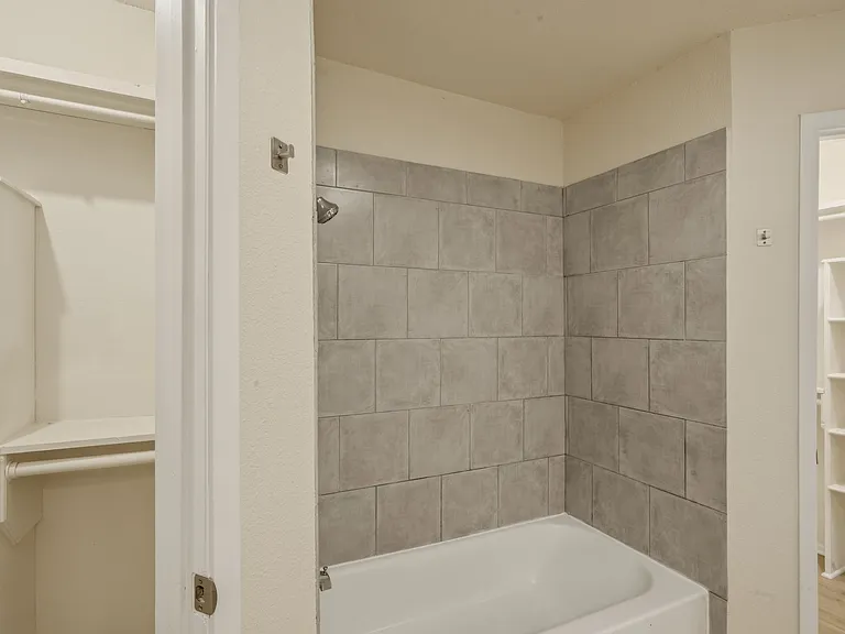 1622 Brown Trl — Photo 8