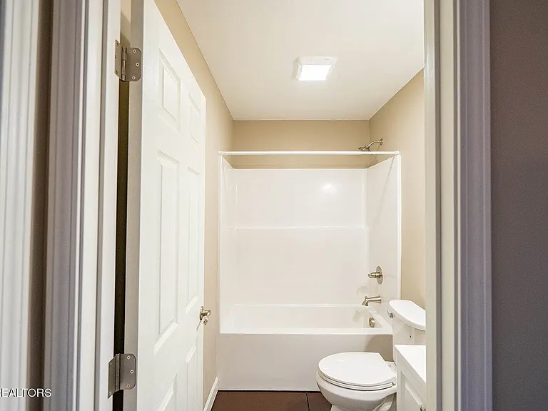 106 E Maire Ave — Photo 17