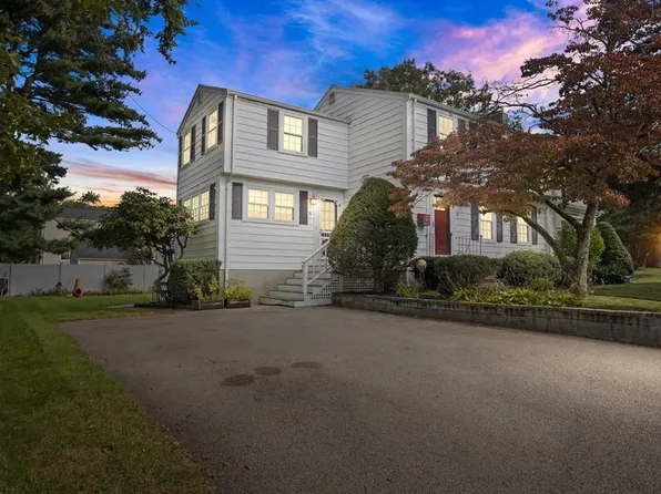 31 Eisenhower Rd, Weymouth, MA 02190