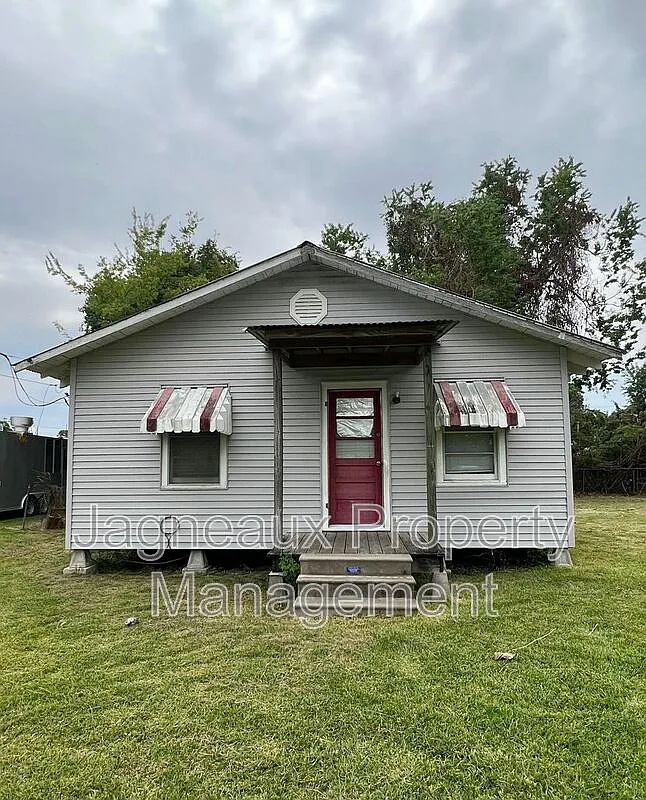 2 bed, 1.0 bath, $850 — Photo 1