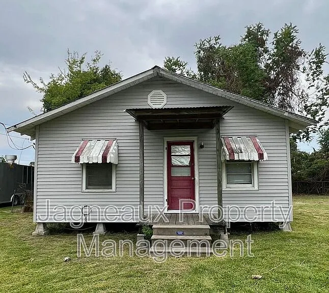 1009 Providence St — Photo 1