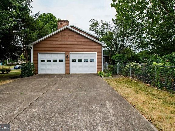 4th image of 3165 Pin Oak Dr