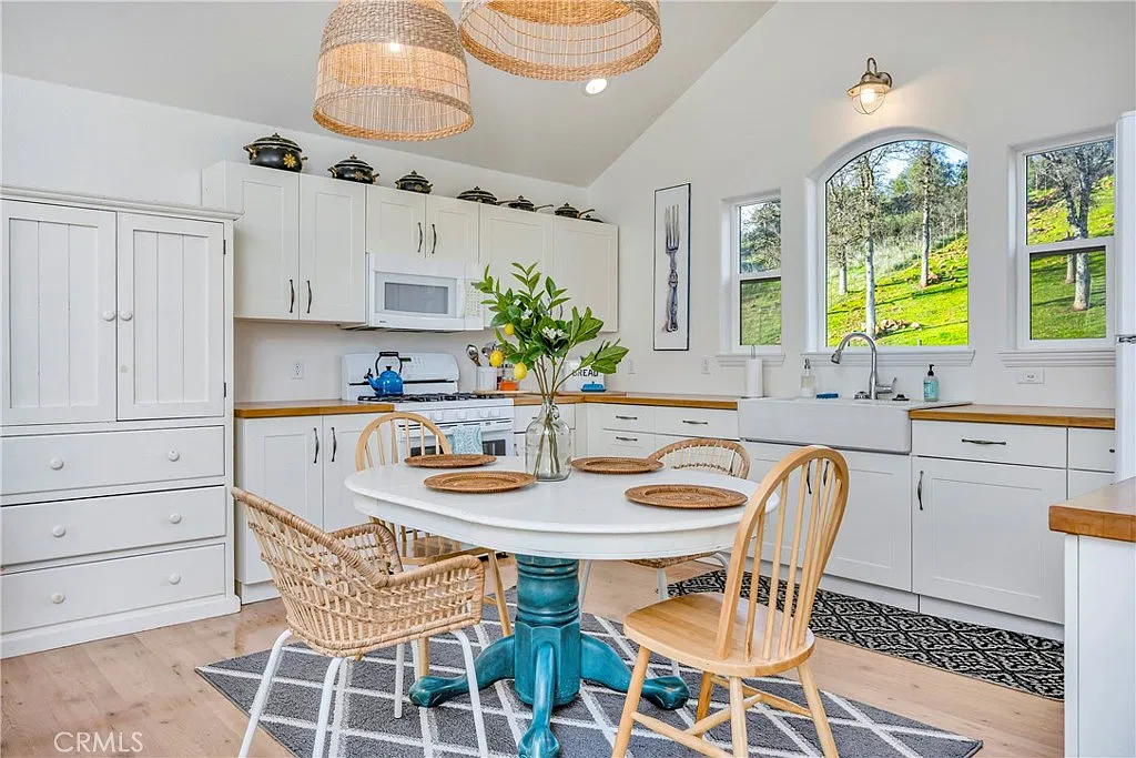 1 bed, 821 sqft, $2,000 — Photo 2