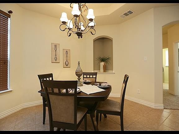 4th image of 2126 Greenwood Dr