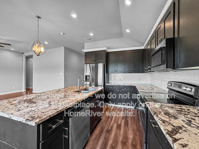 1st image of 2842 Pall Mall Ave