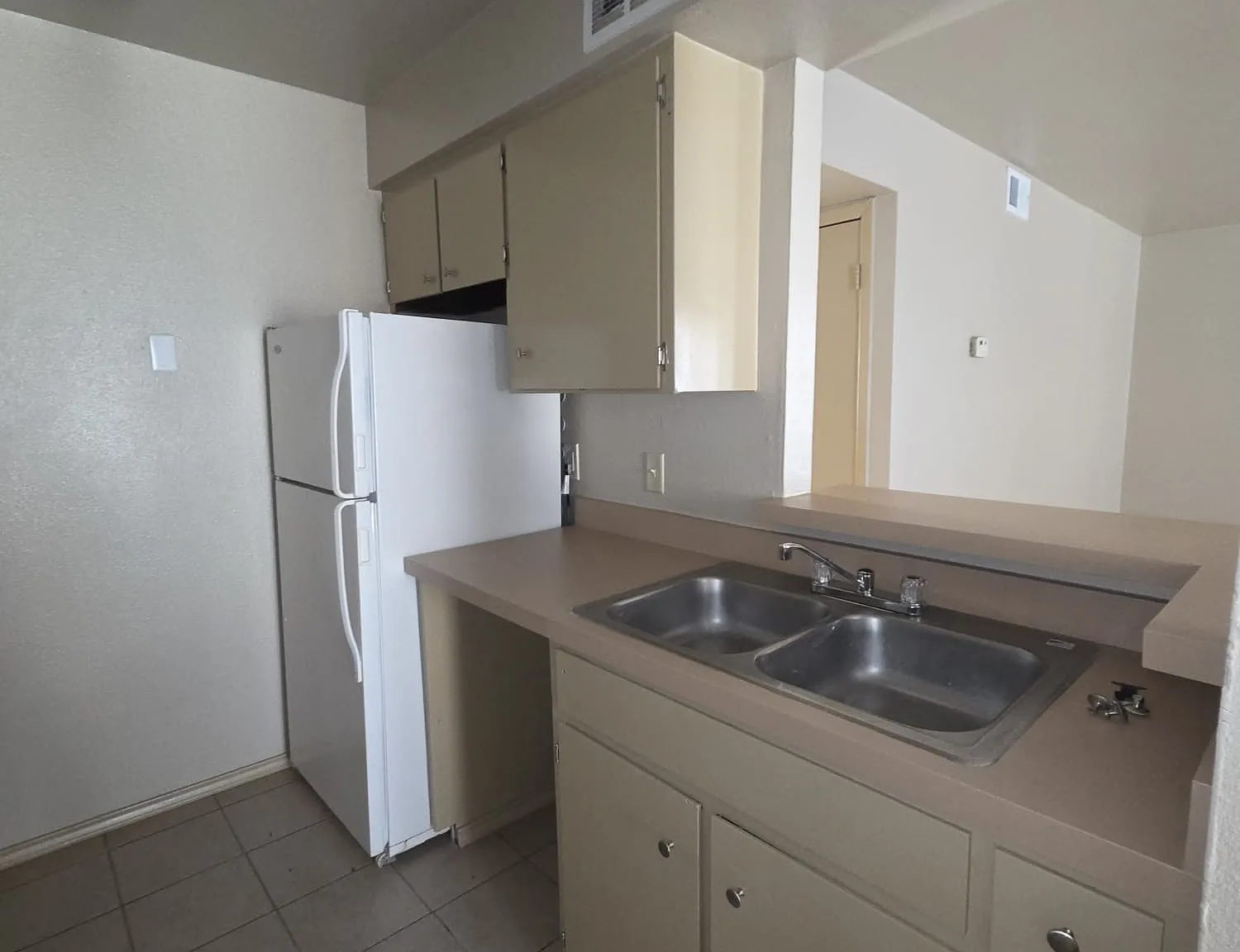 1 bed, 900 sqft, $775 — Photo 3