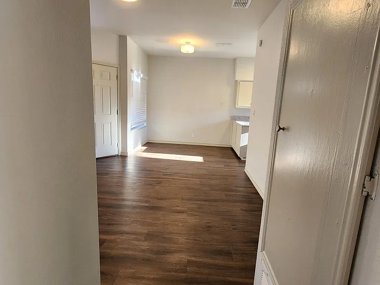 100 Jackman St #109 — Photo 12