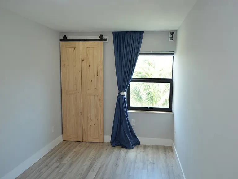 550 Ocean Dr #5D — Photo 11