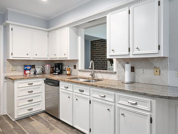 3rd image of 100 Pollyanna Dr